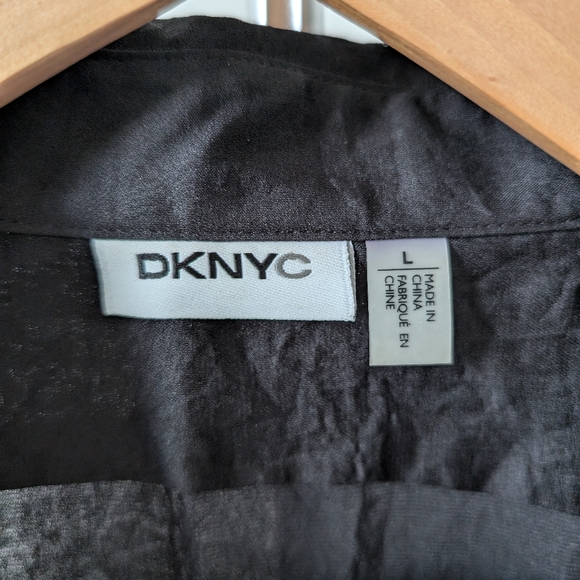 💫 NWOT Black DKNY Pintuck Button Down Blouse 💫 - Picture 4 of 6